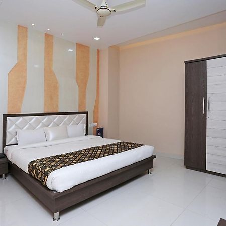 Oyo 10360 Hotel Grand Manoranjan 戈勒克布尔 外观 照片