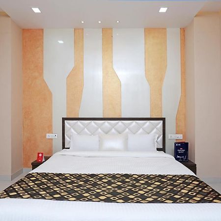 Oyo 10360 Hotel Grand Manoranjan 戈勒克布尔 外观 照片