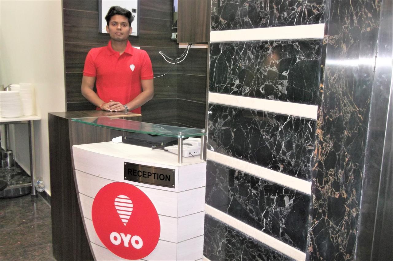 Oyo 10360 Hotel Grand Manoranjan 戈勒克布尔 外观 照片