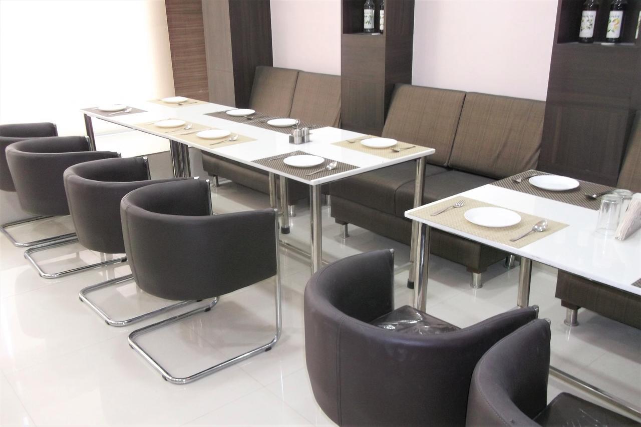 Oyo 10360 Hotel Grand Manoranjan 戈勒克布尔 外观 照片