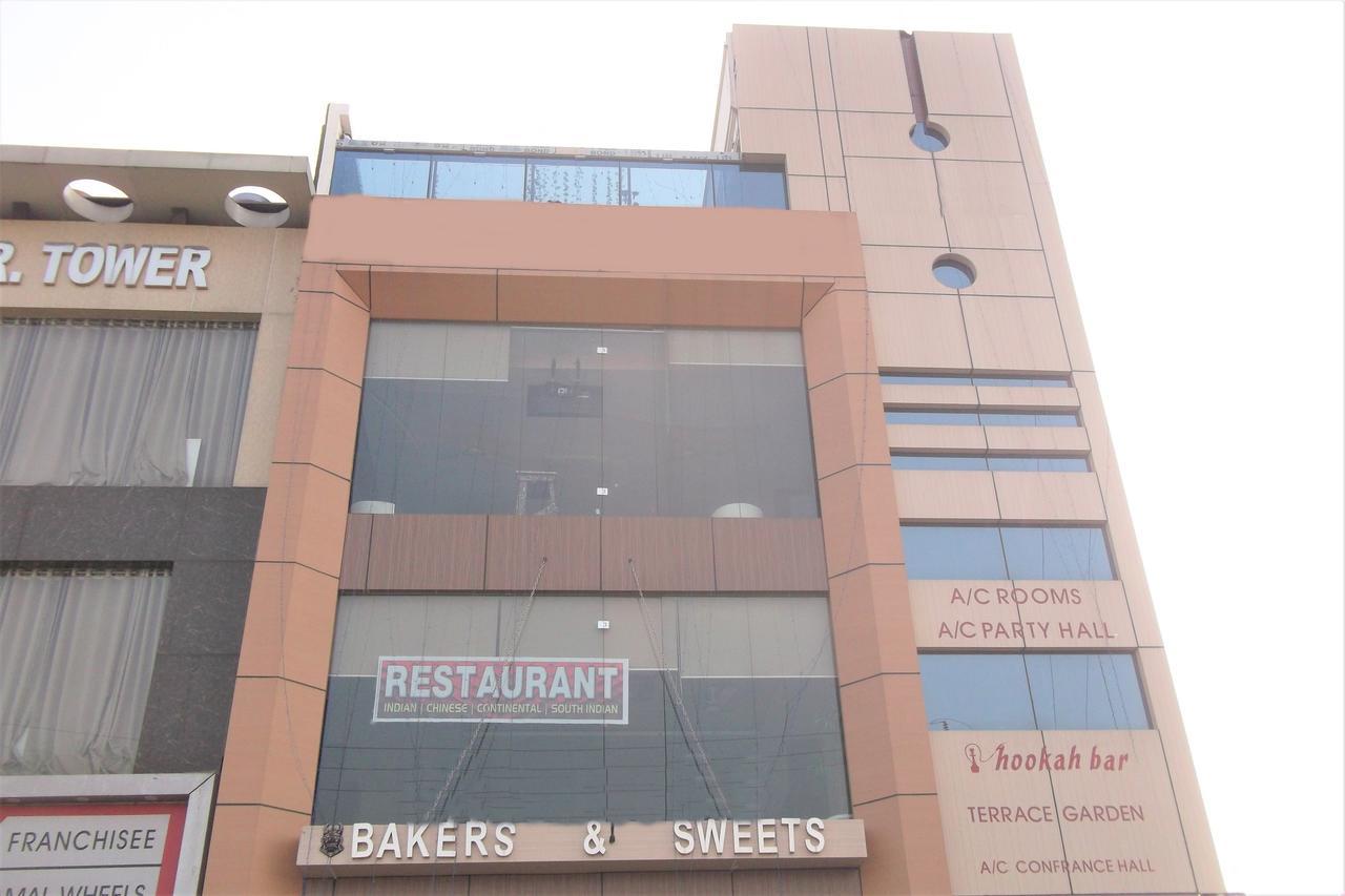 Oyo 10360 Hotel Grand Manoranjan 戈勒克布尔 外观 照片