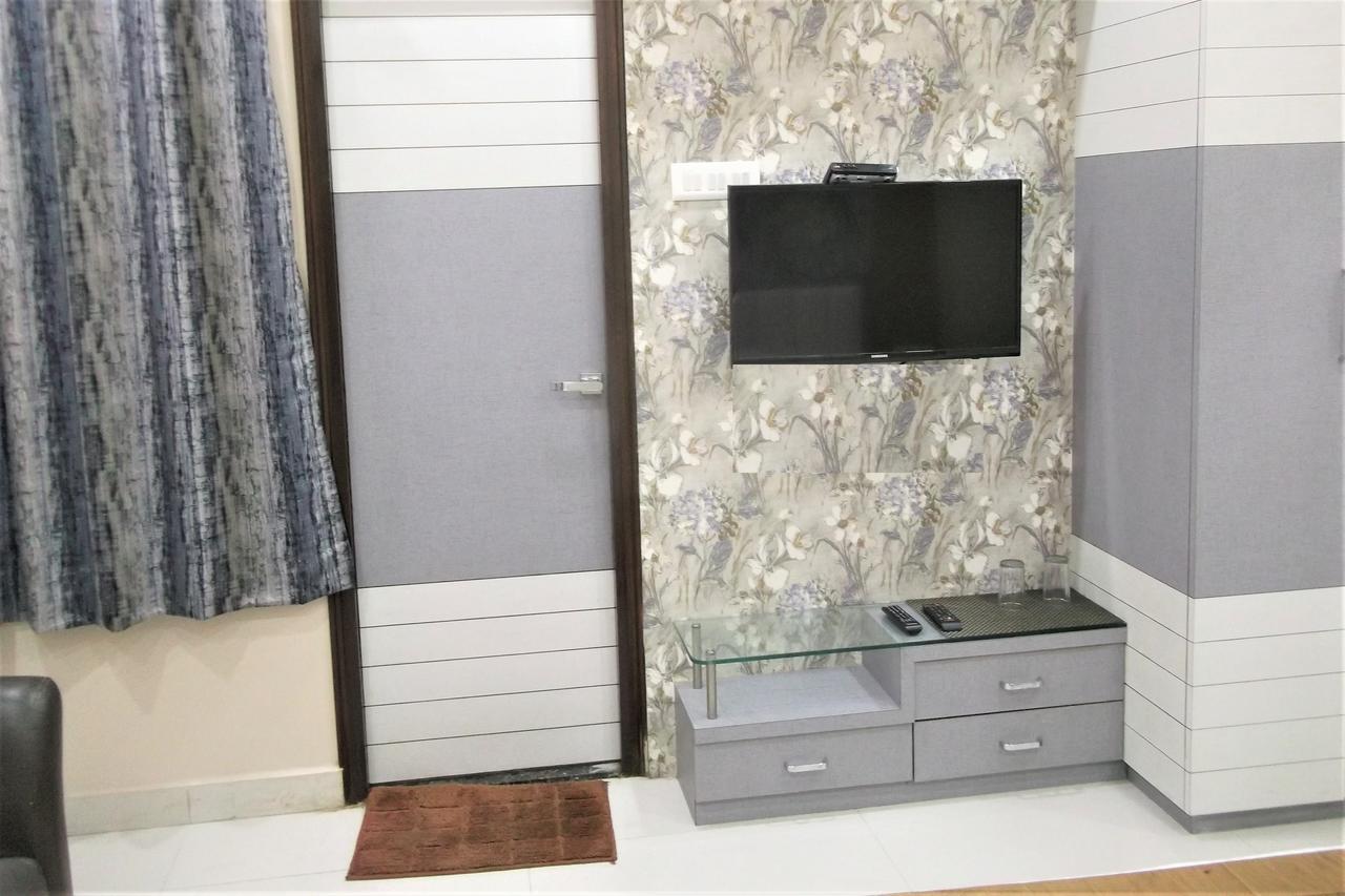 Oyo 10360 Hotel Grand Manoranjan 戈勒克布尔 外观 照片