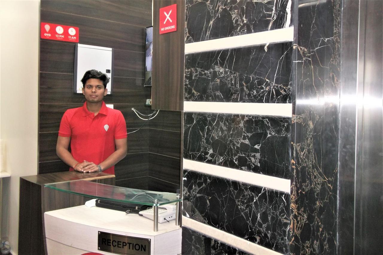 Oyo 10360 Hotel Grand Manoranjan 戈勒克布尔 外观 照片