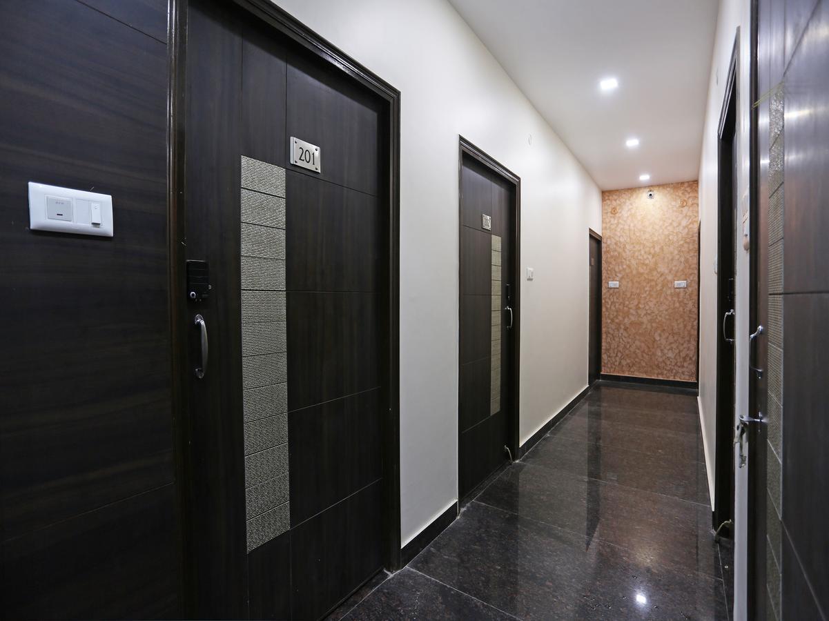 Oyo 10360 Hotel Grand Manoranjan 戈勒克布尔 外观 照片