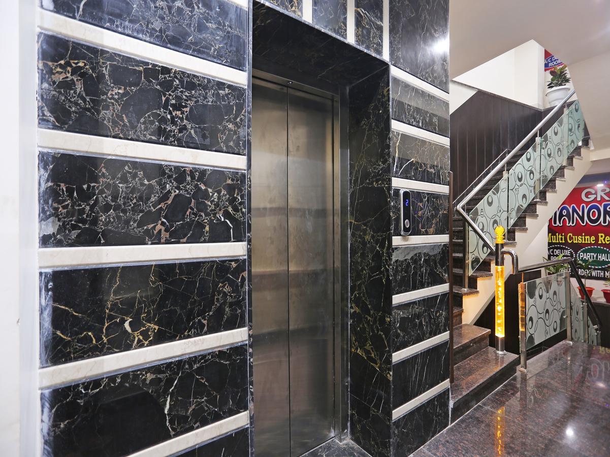 Oyo 10360 Hotel Grand Manoranjan 戈勒克布尔 外观 照片
