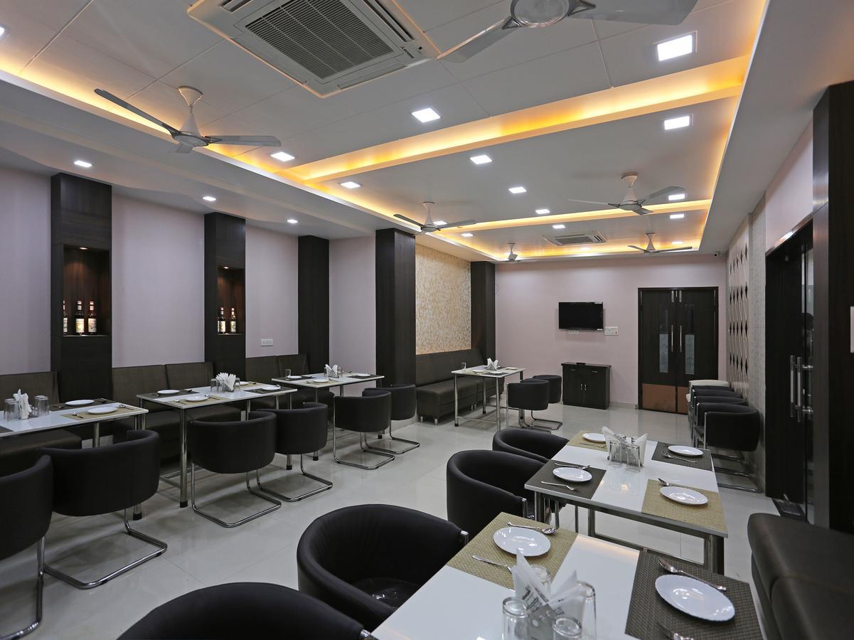Oyo 10360 Hotel Grand Manoranjan 戈勒克布尔 外观 照片