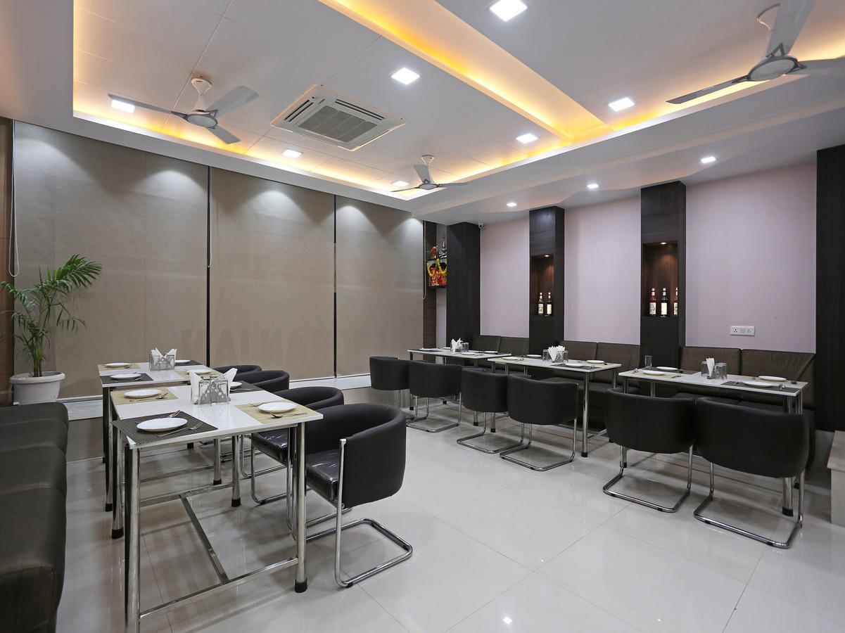 Oyo 10360 Hotel Grand Manoranjan 戈勒克布尔 外观 照片