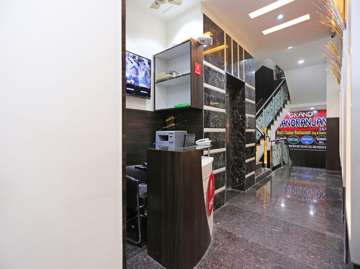 Oyo 10360 Hotel Grand Manoranjan 戈勒克布尔 外观 照片