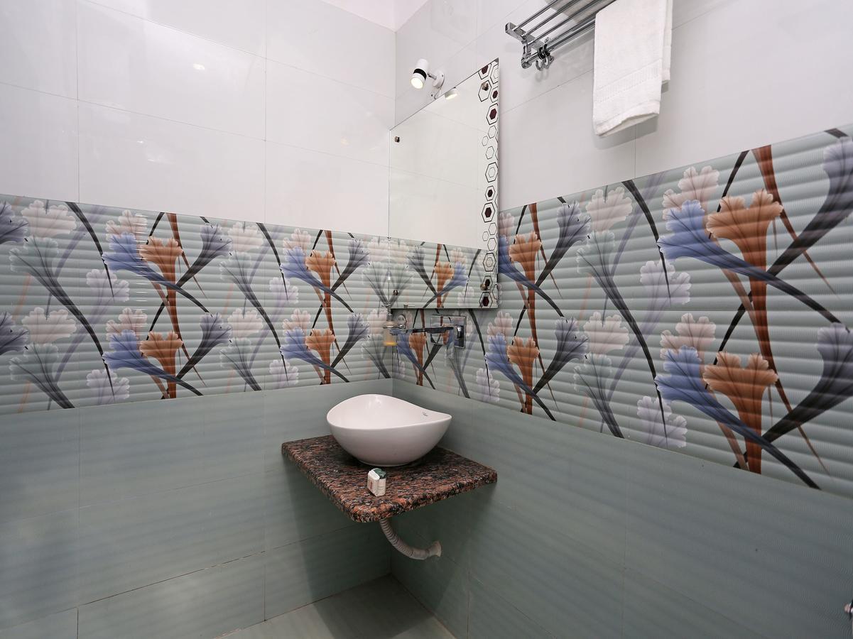 Oyo 10360 Hotel Grand Manoranjan 戈勒克布尔 外观 照片