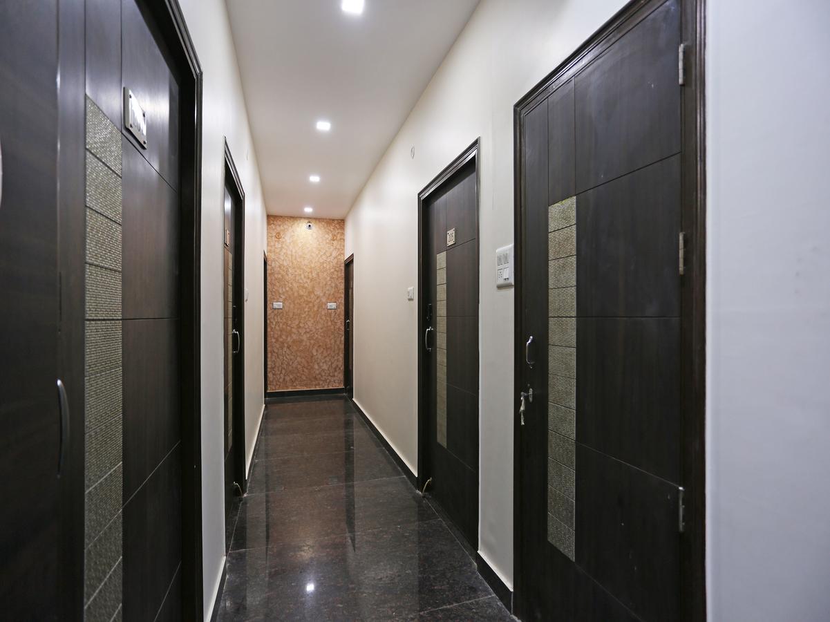 Oyo 10360 Hotel Grand Manoranjan 戈勒克布尔 外观 照片