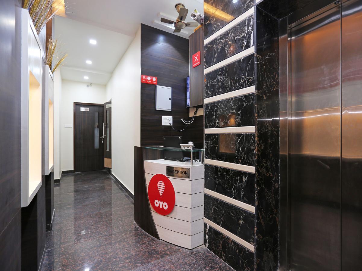 Oyo 10360 Hotel Grand Manoranjan 戈勒克布尔 外观 照片