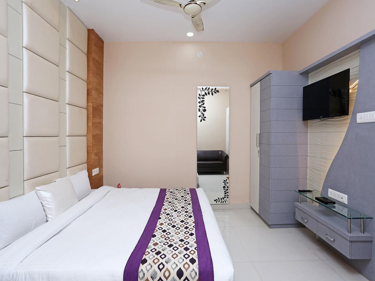Oyo 10360 Hotel Grand Manoranjan 戈勒克布尔 外观 照片