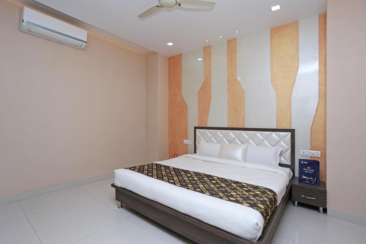 Oyo 10360 Hotel Grand Manoranjan 戈勒克布尔 外观 照片