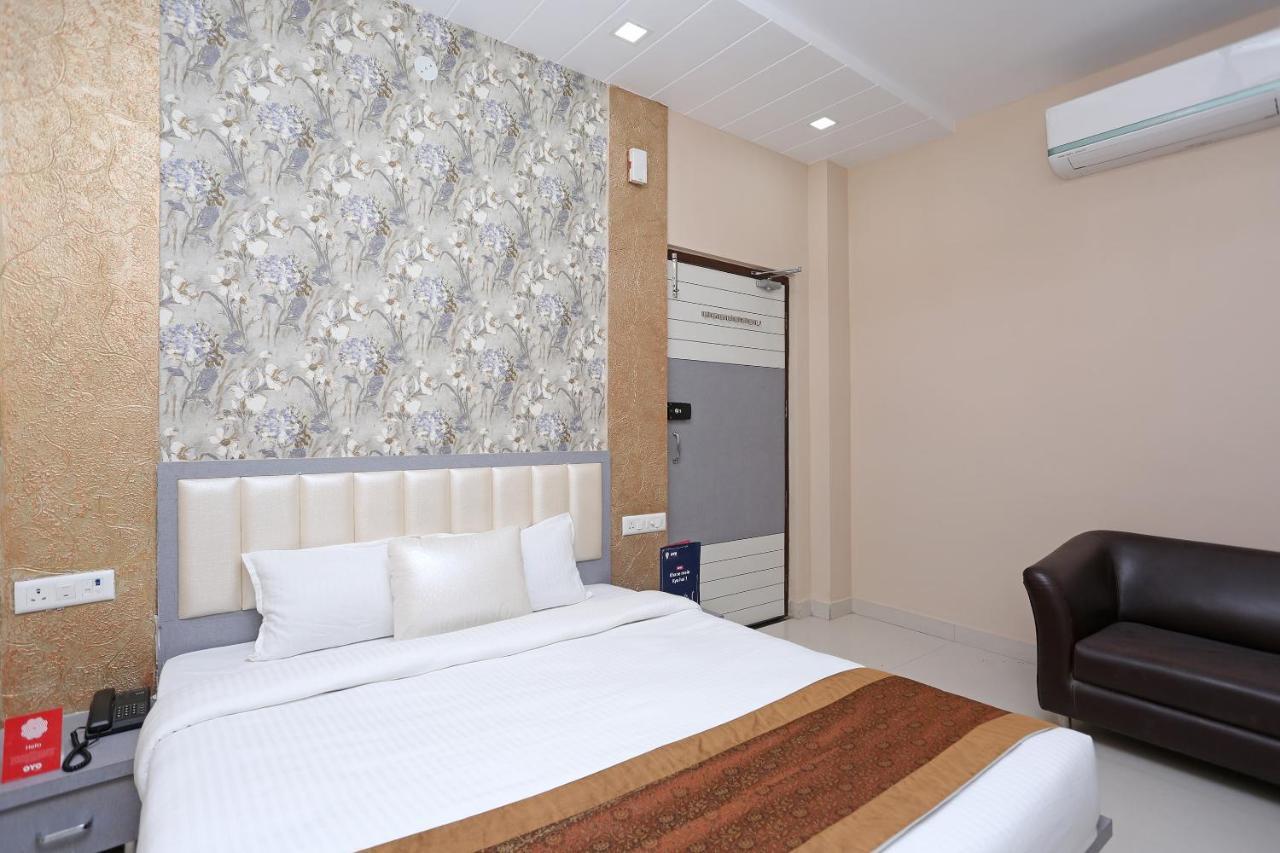 Oyo 10360 Hotel Grand Manoranjan 戈勒克布尔 外观 照片