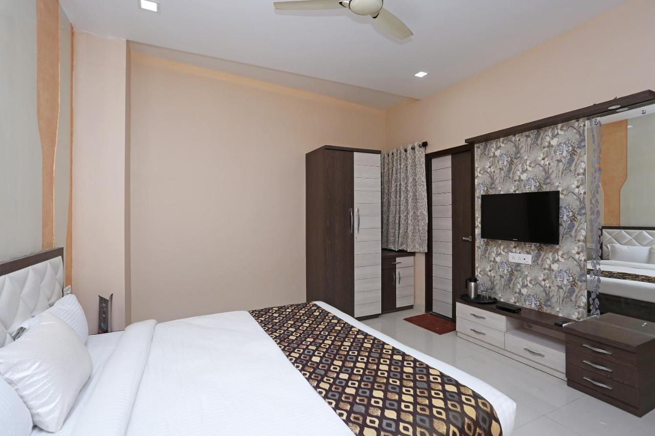 Oyo 10360 Hotel Grand Manoranjan 戈勒克布尔 外观 照片