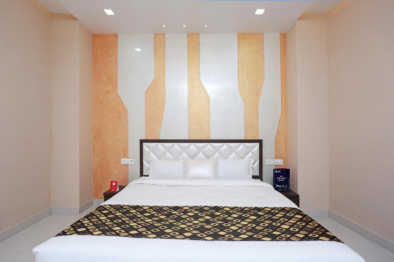 Oyo 10360 Hotel Grand Manoranjan 戈勒克布尔 外观 照片