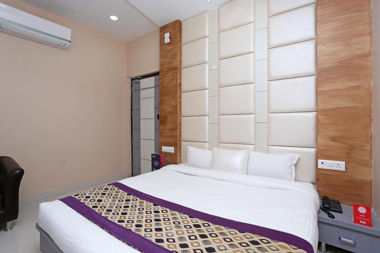 Oyo 10360 Hotel Grand Manoranjan 戈勒克布尔 外观 照片